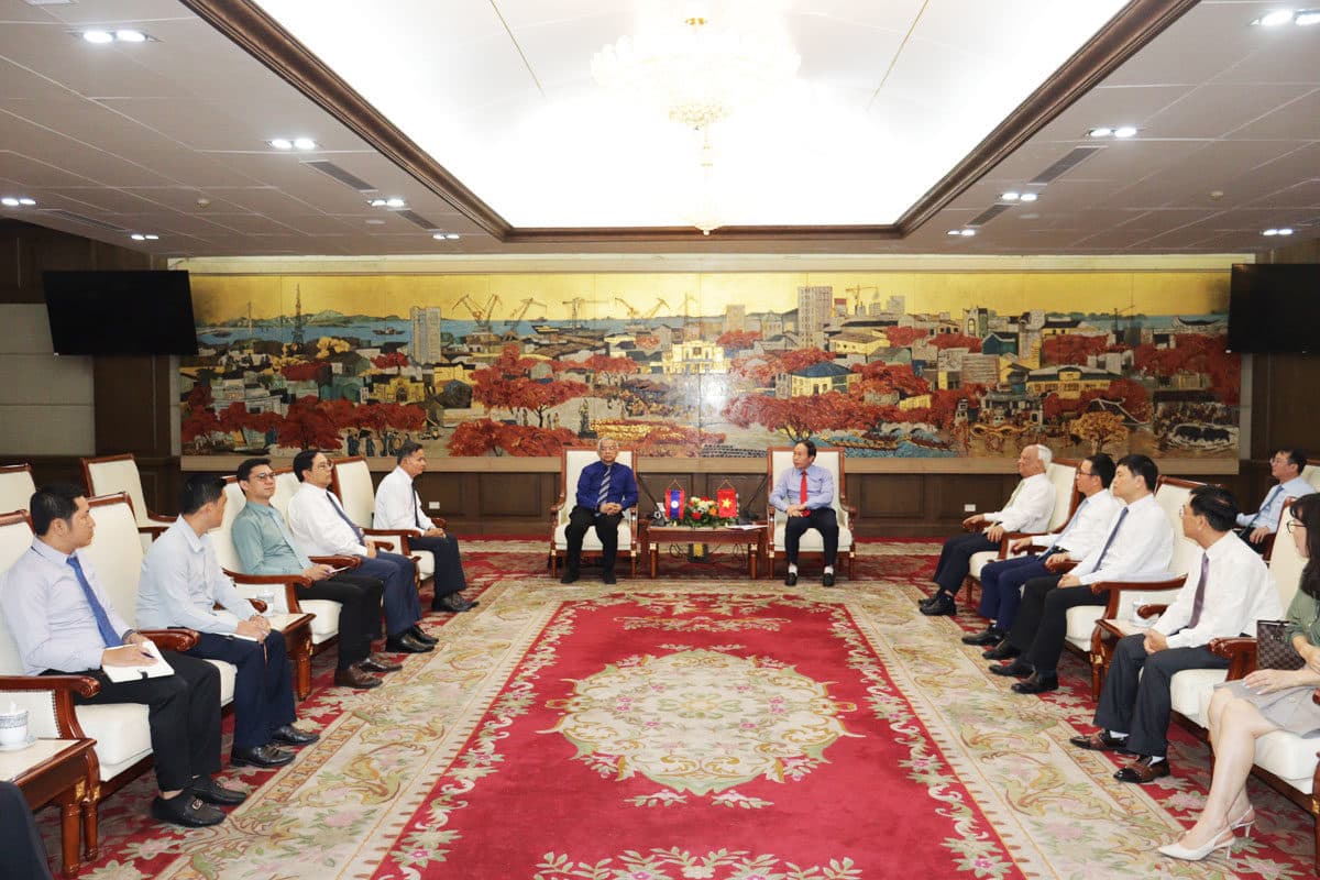 Promote friendly relations and cooperation between Hai Phong and localities of Laos