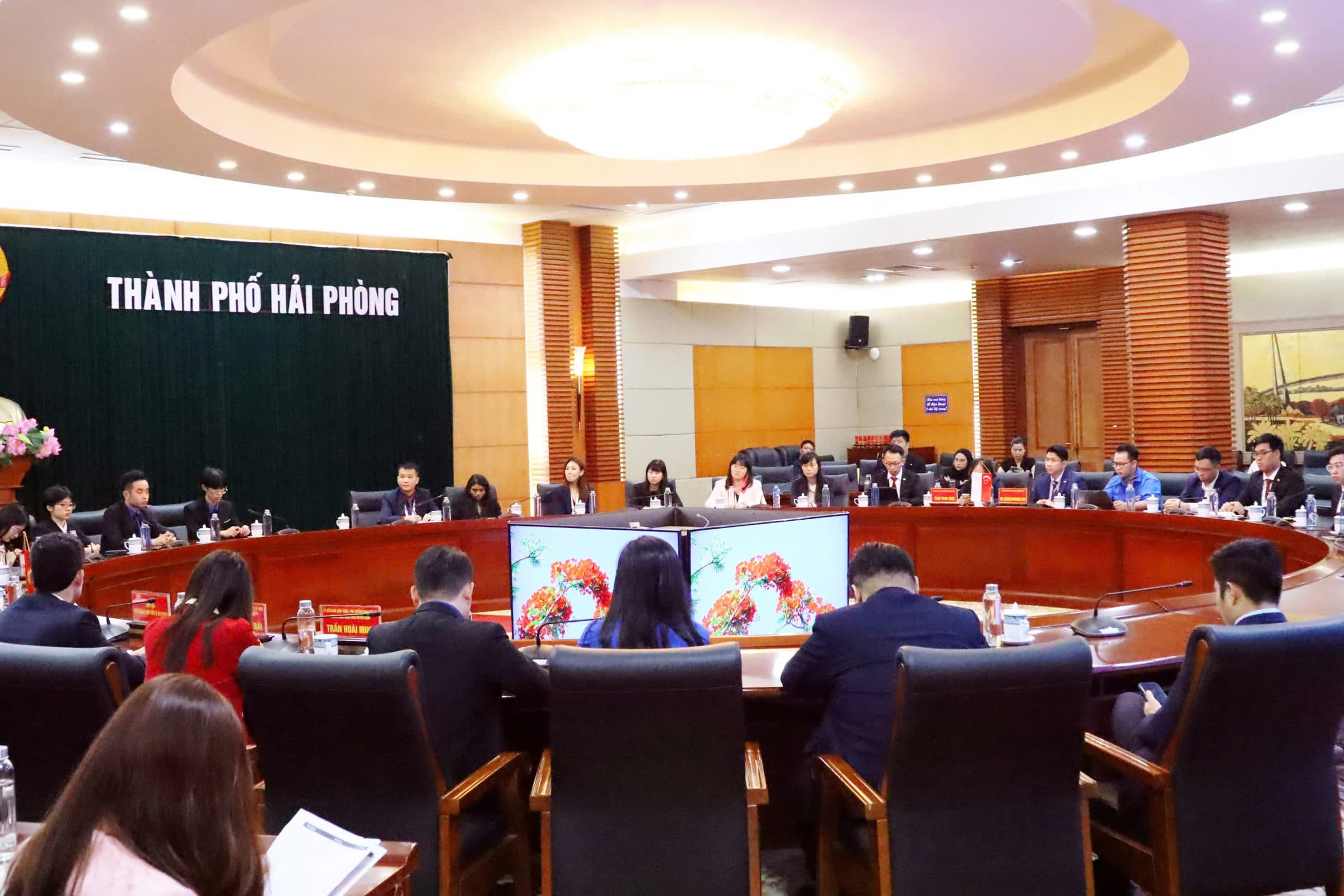 Vice Chairman of the City People's Committee Le Khac Nam received a courtesy visit from the delegation of young leaders of Vietnam - Singapore