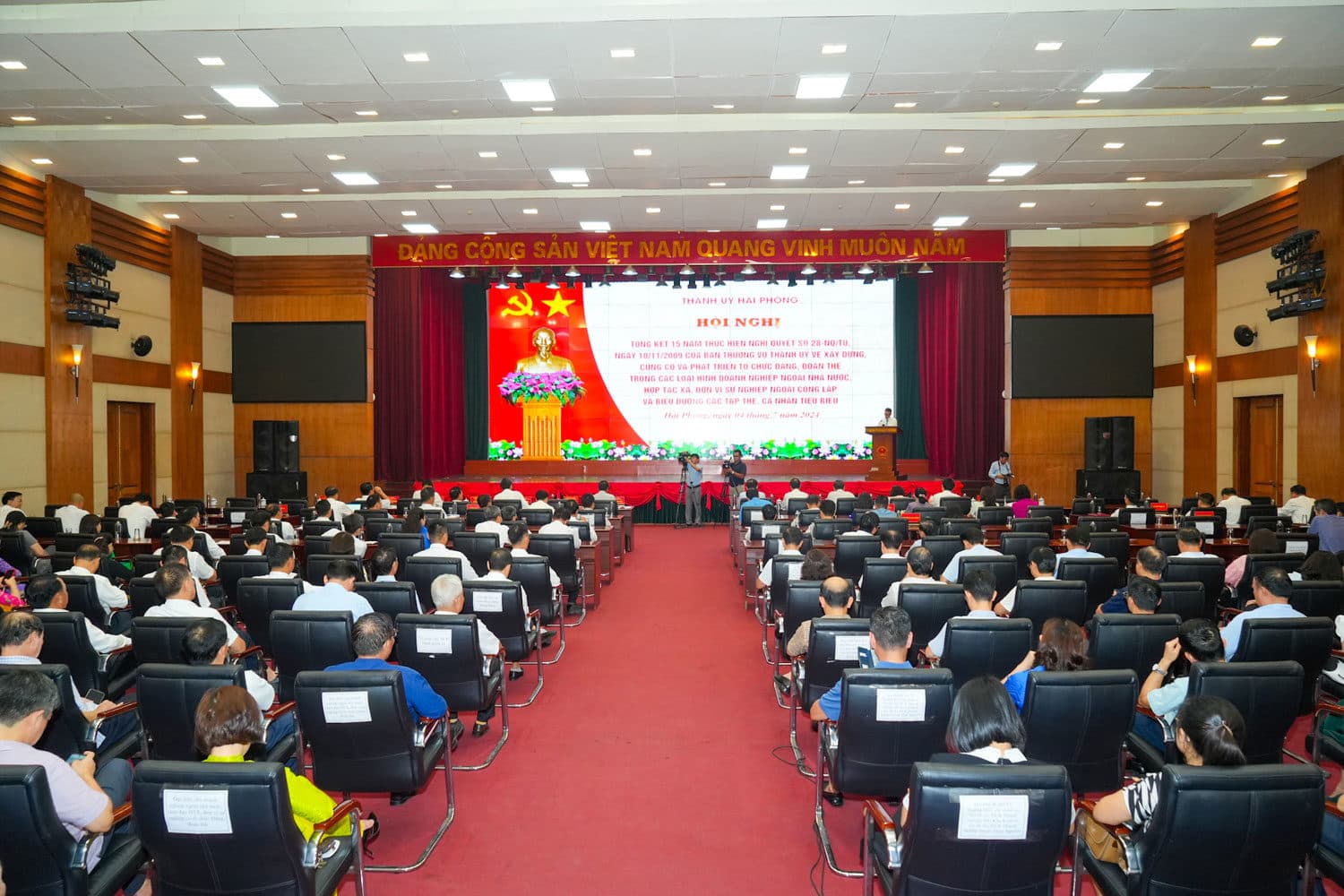 결의안 제28-NQ/TU는 올바르고 가치 있으며 실질적으로 효과적인 정책으로 앞으로도 지속적으로 추진되어야 합니다.