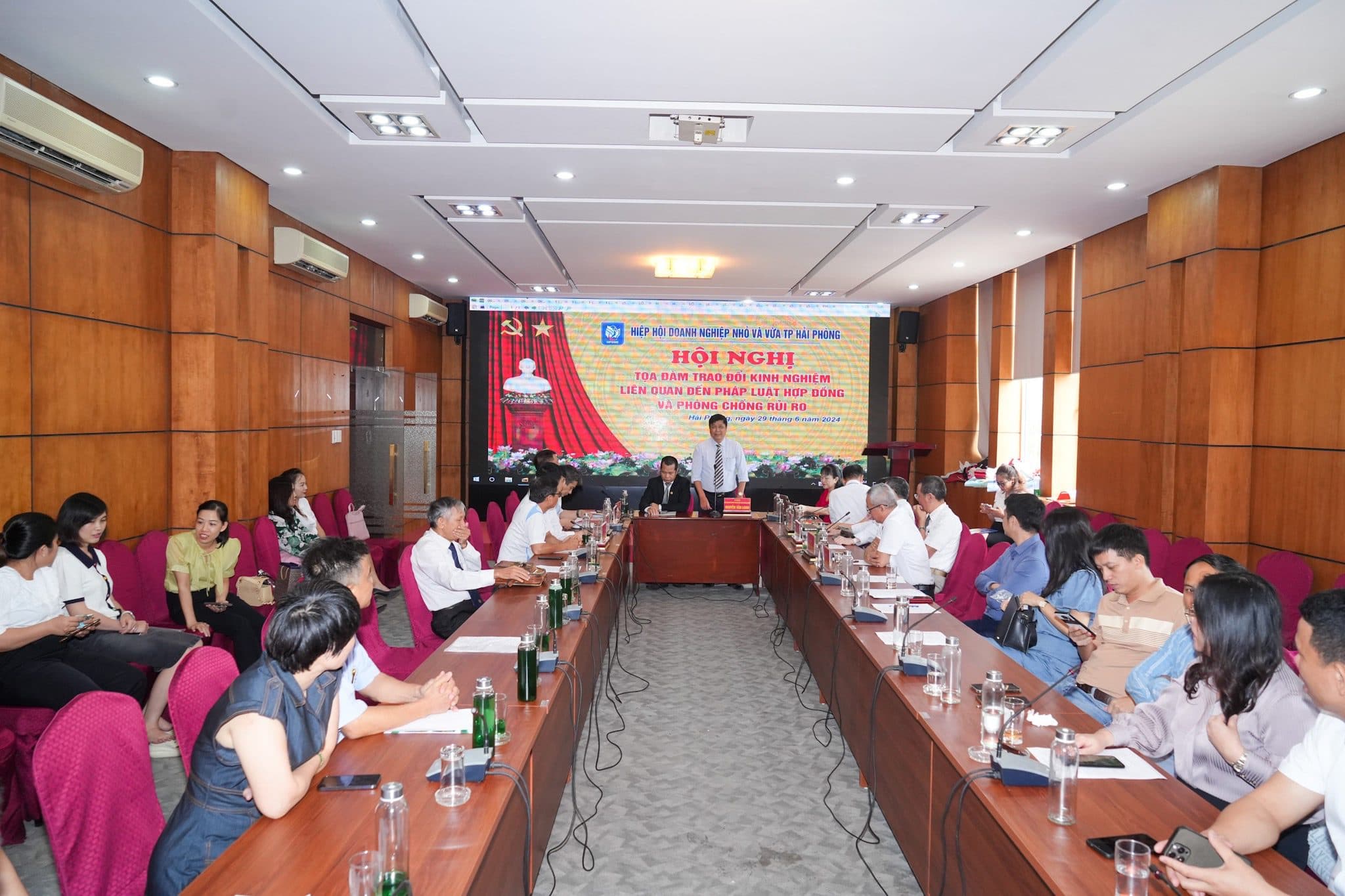The Association of Small and Medium Enterprises discussed and exchanged knowledge related to contract law and risk prevention
