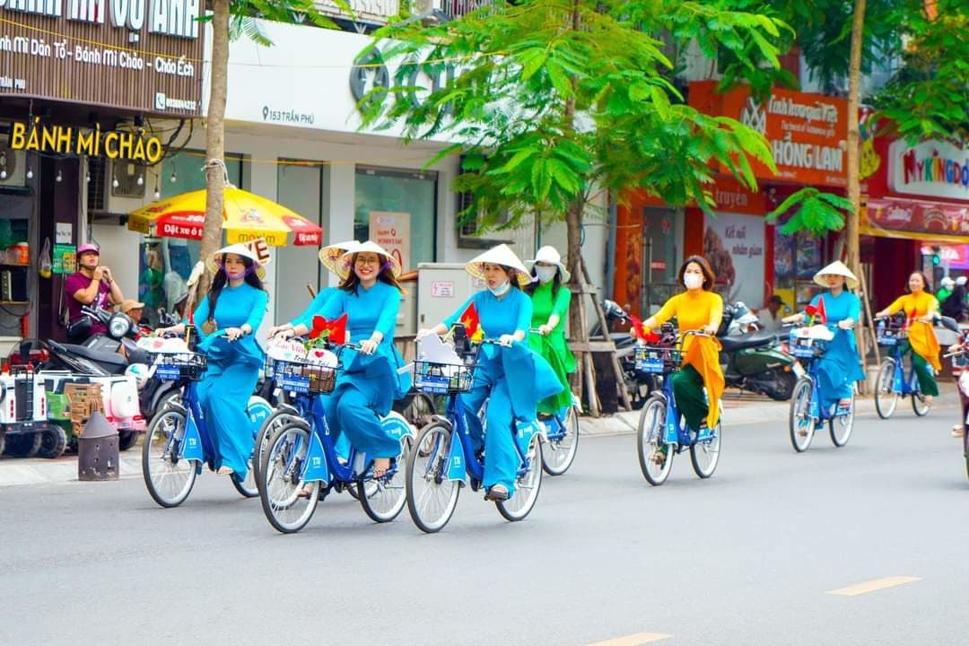 Continue to pilot the TNGo public bicycle service project in the city
