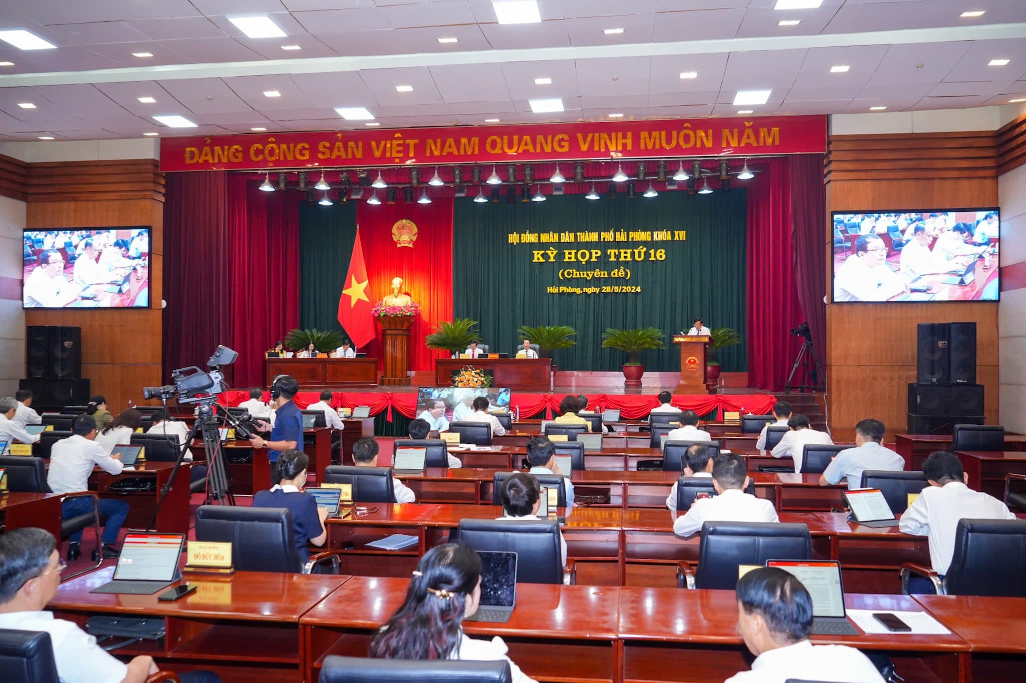 Approved 12 Resolutions at the 16th Session (Thematic Session) of the XVI City People's Council, term 2021 - 2026