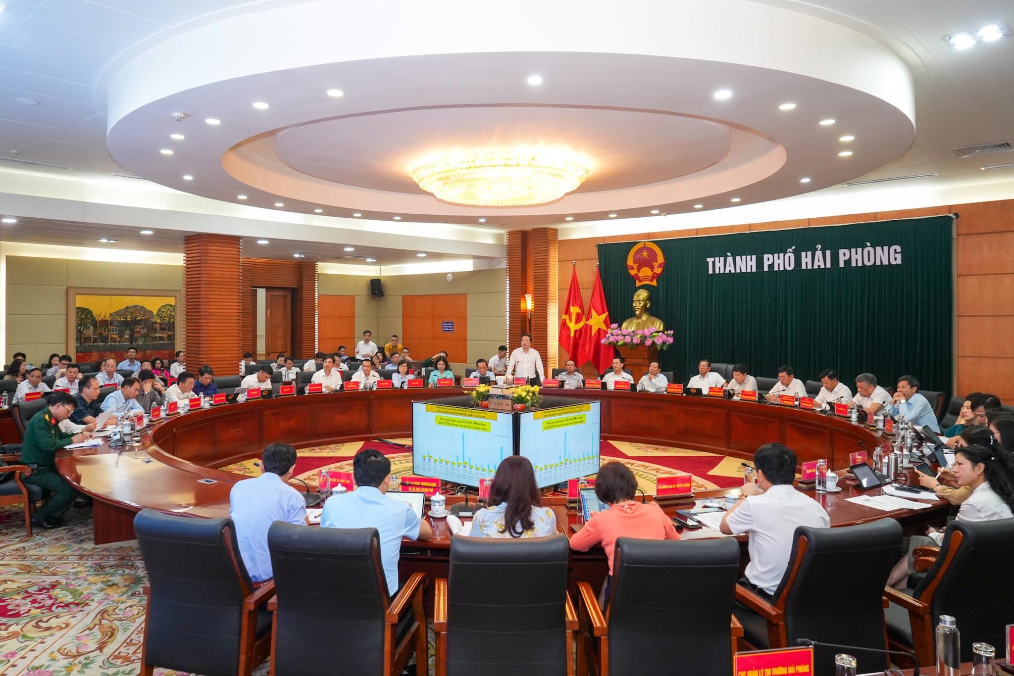The City People's Committee meets regularly online in March