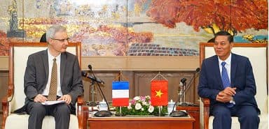 시 인민위원회 위원장이 베트남 주재 프랑스 대사를 예방 받았습니다.