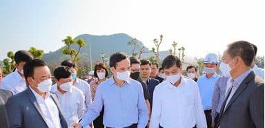市の指導者らはカットハイ地区の多くのプロジェクトと社会経済開発状況を視察した