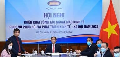 경제 외교 활동은 정부가 "이중" 목표를 이행하는 데 적극적으로 기여해 왔습니다.