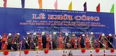 Le Chan 지구는 Vinh Niem구 A51 재정착 지역의 기술 인프라 구축을 위한 투자 프로젝트 착공 및 착공했습니다.