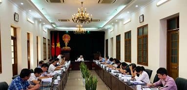 시 인민위원회 부위원장 Nguyen Dinh Chuyen은 회의를 개최하여 여러 주요 프로젝트의 실행 진행 상황을 청취했습니다.