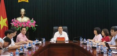 UBND thành phố họp chuẩn bị nội dung giải quyết kiến nghị các doanh nghiệp