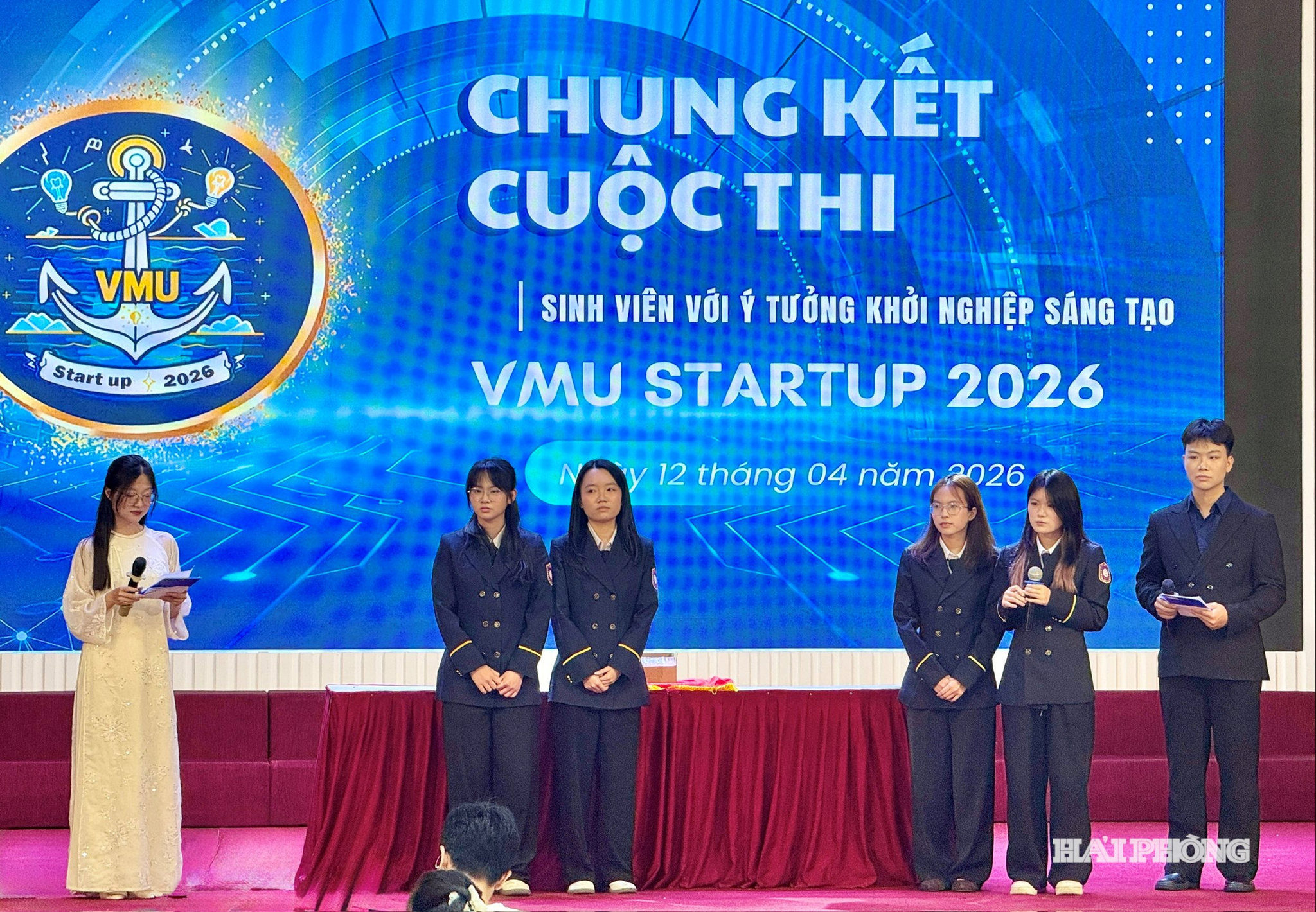 The teams go through 3 rounds