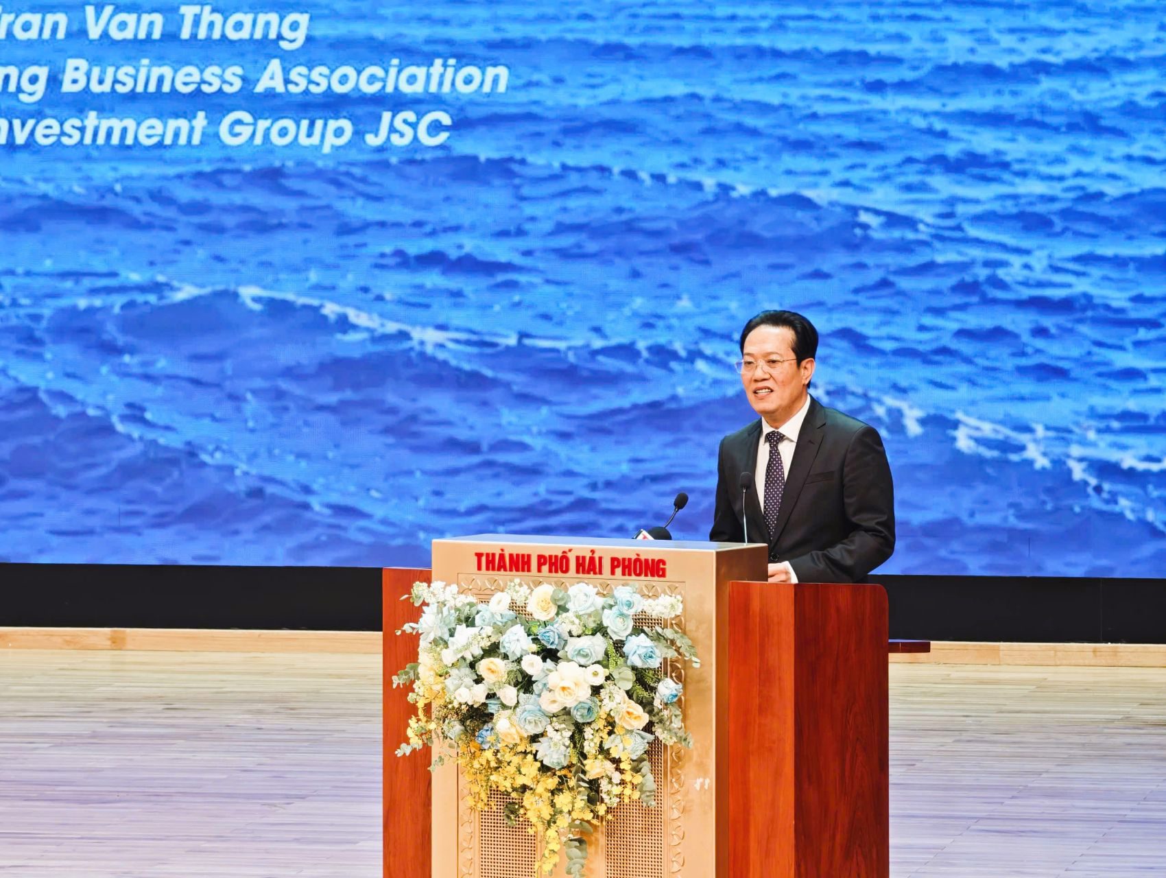Ong_Trn_Vn_Thng_Ch_tch_Hip_hi_Doanh_nghip_TP._Hi_Phong_Ch_tch_HQT_Cong_ty_c_phn_Tp_oan_u_t_Sao_.jpg